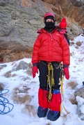 Альпинист по полной выкладке : одежда