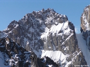 пик Симагина (4400 м)

— На эту невзрачную, в сравнении со Свободной Кореей, вершину проложена короткая комбинированная 5Б.
