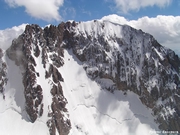 пик Байлян-Баши (4700 м)

— На него проложено несколько пятерок, которые трудоемки и опасны.