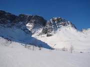Горы <br />
<br />
 Малый и большой Вудьяврчорр, справа - перевал Географов.