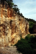 Никитский скальный массив <br />
<br />
 Никитский скальный массив, сектор самых сложных маршрутов - мекка скалолазов. Весна 2000.