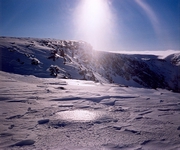 участок (12)<br />
 На плато г.Часначорр. Жесткий фирн под воздействием ветров и солнца постепенно превращается в лед