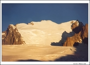 Бубис (4420 м) <br />
<br />
  Вид с северной ветви Цейского ледника.
